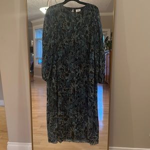 Wilfred Long sleeve green multi colour flowy dress. Size small.